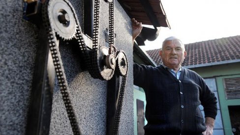 NAJPLEMENITIJI PODVIG - VELIKO SRCE RADOSLAVA: On je pomogao devojčici iz Kragujevca da ode na lečenje u SAD NAJPLEMENITIJI PODVIG - VELIKO SRCE RADOSLAVA: On je pomogao devojčici iz Kragujevca da ode na lečenje u SAD