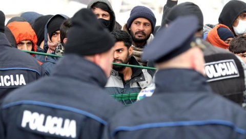 ПОЛИЦАЈЦИ ОПЉАЧКАЛИ МИГРАНТА? Скандал тресе Бањалуку, саслушања у полицији ПОЛИЦАЈЦИ ОПЉАЧКАЛИ МИГРАНТА? Скандал тресе Бањалуку, саслушања у полицији