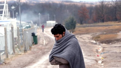 MIGRANTI IZAZVALI POŽAR U NAPUŠTENOM OBJEKTU KOD BANJALUKE: Zapalili smeće da bi se ugrejali? MIGRANTI IZAZVALI POŽAR U NAPUŠTENOM OBJEKTU KOD BANJALUKE: Zapalili smeće da bi se ugrejali?