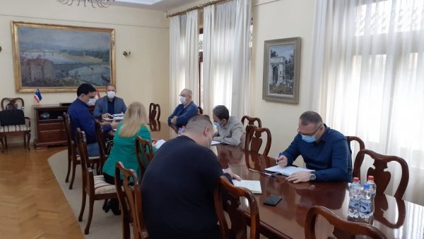 ОБОЉЕВАЈУ И ЗДРАВСТВЕНИ РАДНИЦИ: Тешка епидемиолошка ситуација у Шапцу ОБОЉЕВАЈУ И ЗДРАВСТВЕНИ РАДНИЦИ: Тешка епидемиолошка ситуација у Шапцу