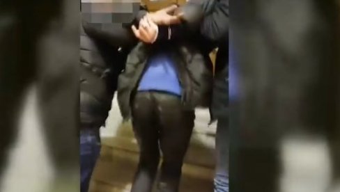 ПОГЛЕДАЈТЕ КАКО ЈЕ УХАПШЕН УБИЦЕ БАКЕ РАДИНКЕ: Ухваћен за један дан, оптужен да је претио жени силовањем па јој одузео живот! (ВИДЕО) ПОГЛЕДАЈТЕ КАКО ЈЕ УХАПШЕН УБИЦЕ БАКЕ РАДИНКЕ: Ухваћен за један дан, оптужен да је претио жени силовањем па јој одузео живот! (ВИДЕО)