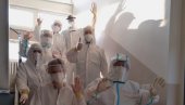 ДР МАКСИМОВИЋ ПОСЕТИО КОВИД БОЛНИЦЕ: Тешка епидемиолошка ситуација у Бијељини ДР МАКСИМОВИЋ ПОСЕТИО КОВИД БОЛНИЦЕ: Тешка епидемиолошка ситуација у Бијељини