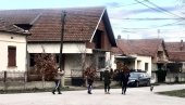 LAPOVCI IŠLI U „LOV“ NA BADNJAKE: Tradicionalni običaji obilaženja šume na Badnji dan LAPOVCI IŠLI U „LOV“ NA BADNJAKE: Tradicionalni običaji obilaženja šume na Badnji dan