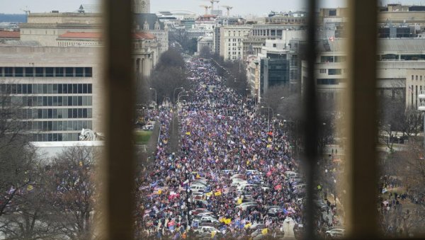 АМЕРИЧКА ВОЈСКА НЕЋЕ НА НАРОД?! Пентагон не реагује, Трампове присталице заузеле место Ненси Пелоси! АМЕРИЧКА ВОЈСКА НЕЋЕ НА НАРОД?! Пентагон не реагује, Трампове присталице заузеле место Ненси Пелоси!