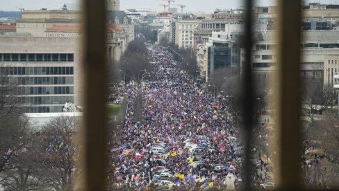 АМЕРИЧКА ВОЈСКА НЕЋЕ НА НАРОД?! Пентагон не реагује, Трампове присталице заузеле место Ненси Пелоси! АМЕРИЧКА ВОЈСКА НЕЋЕ НА НАРОД?! Пентагон не реагује, Трампове присталице заузеле место Ненси Пелоси!