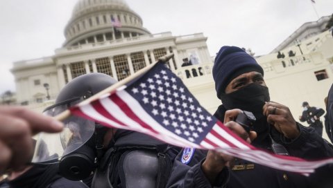 СТРАШНА ИЗЈАВА ДИРЕКТОРА ФБИ: Трампове присталице упоредио са Исламском државом СТРАШНА ИЗЈАВА ДИРЕКТОРА ФБИ: Трампове присталице упоредио са Исламском државом