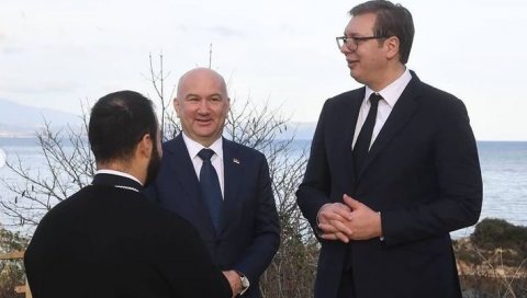 ОЧУВАЊЕ ДУХОВНОГ И НАЦИОНАЛНОГ ИДЕНТИТЕТА Поповић: Вучићева посета Хиландару је порука о јединству ОЧУВАЊЕ ДУХОВНОГ И НАЦИОНАЛНОГ ИДЕНТИТЕТА Поповић: Вучићева посета Хиландару је порука о јединству