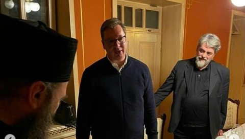 УПРАВО САМ ЗАВРШИО ВЕЧЕРУ НА БАДЊЕ ВЕЧЕ: Председник Вучић се припрема за јутарњу службу са братијом Хиландара (ФОТО) УПРАВО САМ ЗАВРШИО ВЕЧЕРУ НА БАДЊЕ ВЕЧЕ: Председник Вучић се припрема за јутарњу службу са братијом Хиландара (ФОТО)