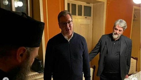 УПРАВО САМ ЗАВРШИО ВЕЧЕРУ НА БАДЊЕ ВЕЧЕ: Председник Вучић се припрема за јутарњу службу са братијом Хиландара (ФОТО) УПРАВО САМ ЗАВРШИО ВЕЧЕРУ НА БАДЊЕ ВЕЧЕ: Председник Вучић се припрема за јутарњу службу са братијом Хиландара (ФОТО)