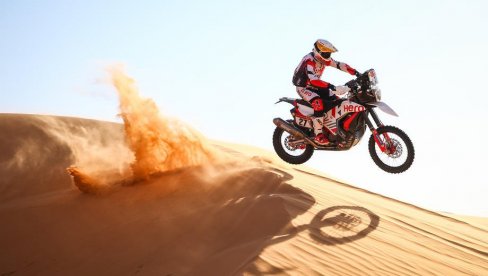 TRAGEDIJA: Španski motociklista na jeziv način poginuo na reliju Dakar TRAGEDIJA: Španski motociklista na jeziv način poginuo na reliju Dakar