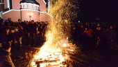 У ДУХУ ТРАДИЦИЈЕ И ДУХОВНОГ ДОБРА: Kраљевчани свечано обележили Бадње вече (ФОТО) У ДУХУ ТРАДИЦИЈЕ И ДУХОВНОГ ДОБРА: Kраљевчани свечано обележили Бадње вече (ФОТО)