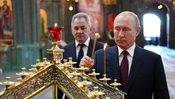 ПУТИН НА ЛИТУРГИЈУ У ХРАМУ ИЗ 13. ВЕКА: Овако руски председник слави Божић ПУТИН НА ЛИТУРГИЈУ У ХРАМУ ИЗ 13. ВЕКА: Овако руски председник слави Божић