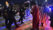 КРВАВА НОЋ У АМЕРИЦИ: У нередима страдале четири особе, 52 ухапшене (ФОТО) КРВАВА НОЋ У АМЕРИЦИ: У нередима страдале четири особе, 52 ухапшене (ФОТО)