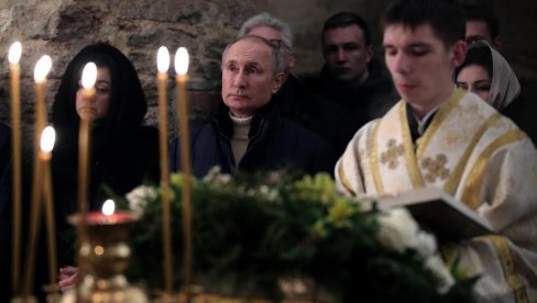 PUTIN STIGAO U HRAM HRISTA SPASITELJA: Ruski predsednik prisustvuje Vaskršnjem bogosluženju PUTIN STIGAO U HRAM HRISTA SPASITELJA: Ruski predsednik prisustvuje Vaskršnjem bogosluženju