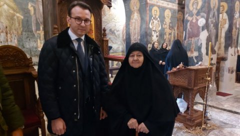 МИР БОЖИЈИ ХРИСТОС СЕ РОДИ: Петар Петковић, директор Канцеларије за Косово и Метохију у манастиру Грачаница МИР БОЖИЈИ ХРИСТОС СЕ РОДИ: Петар Петковић, директор Канцеларије за Косово и Метохију у манастиру Грачаница