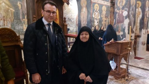 МИР БОЖИЈИ ХРИСТОС СЕ РОДИ: Петар Петковић, директор Канцеларије за Косово и Метохију у манастиру Грачаница МИР БОЖИЈИ ХРИСТОС СЕ РОДИ: Петар Петковић, директор Канцеларије за Косово и Метохију у манастиру Грачаница