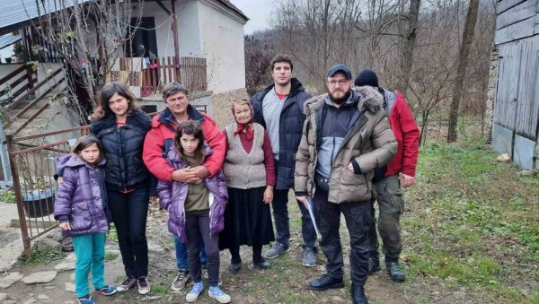 ОВО ЈЕ НАЈЛЕПША БОЖИЋНА ПРИЧА: Породица Јовановић ускоро под истим кровом ОВО ЈЕ НАЈЛЕПША БОЖИЋНА ПРИЧА: Породица Јовановић ускоро под истим кровом