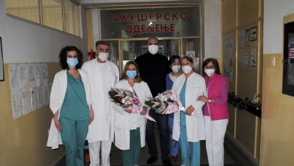 ПРОСЕЧНА ПЛАТА МАЛЕНОМ ЛУКИ: Општина Неготин даривала прворођену бебу ПРОСЕЧНА ПЛАТА МАЛЕНОМ ЛУКИ: Општина Неготин даривала прворођену бебу