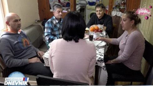 МАЛА МОНИКА ПИШЕ КЊИГУ О ЗЛОЧИНУ МАЛЧАНСКОГ БЕРБЕРИНА: Девојчица открила и шта јој је потребно МАЛА МОНИКА ПИШЕ КЊИГУ О ЗЛОЧИНУ МАЛЧАНСКОГ БЕРБЕРИНА: Девојчица открила и шта јој је потребно