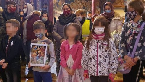 ДВЕ ЛИТУРГИЈЕ СЛУЖЕНЕ У БЕЧУ: Аустријске власти откључале храмове СПЦ - овако је славила дијаспора ДВЕ ЛИТУРГИЈЕ СЛУЖЕНЕ У БЕЧУ: Аустријске власти откључале храмове СПЦ - овако је славила дијаспора
