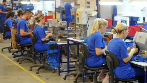 MINIMALAC OD 900 KM GASI FIRME? Poslodavci u RS traže suspenziju najniže plate MINIMALAC OD 900 KM GASI FIRME? Poslodavci u RS traže suspenziju najniže plate
