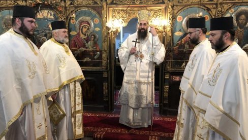 ВЛАДИКА АРСЕНИЈЕ У ПАЗАРСКОЈ ЦРКВИ: Пироћанци обележили други дан Божића ВЛАДИКА АРСЕНИЈЕ У ПАЗАРСКОЈ ЦРКВИ: Пироћанци обележили други дан Божића