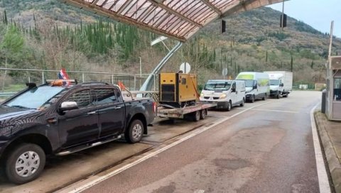ИЗ ЦРНЕ ГОРЕ ОТИШАО КОНВОЈ: Послата помоћ за подручја у Хрватској пострадала у земљотресу ИЗ ЦРНЕ ГОРЕ ОТИШАО КОНВОЈ: Послата помоћ за подручја у Хрватској пострадала у земљотресу