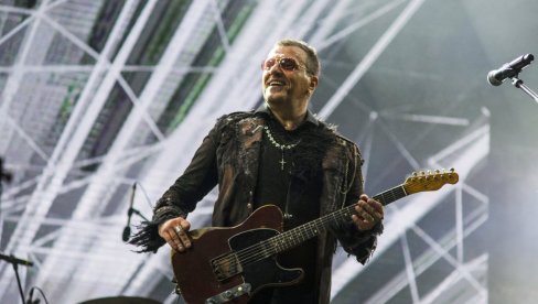 SVE MANJE ĆEMO GLEDATI U TELEFON I RAČUNAR: Zvonimir Đukić o efektima pandemije i povratku grupe Van Gog na koncertne bine SVE MANJE ĆEMO GLEDATI U TELEFON I RAČUNAR: Zvonimir Đukić o efektima pandemije i povratku grupe Van Gog na koncertne bine