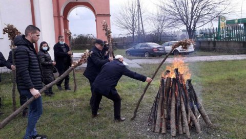 СВЕЧАНО ПРОСЛАВЉЕНИ БАДЊИ ДАН И БОЖИЋ: У Враки и Скадру обележени празници СВЕЧАНО ПРОСЛАВЉЕНИ БАДЊИ ДАН И БОЖИЋ: У Враки и Скадру обележени празници