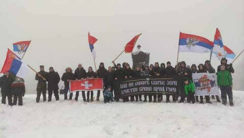 КРОЗ СМЕТ И МЕЋАВУ ДО СПОМЕНИКА ЈУНАЦИМА: Обележена годишњица чувене Мојковачке битке (ФОТО) КРОЗ СМЕТ И МЕЋАВУ ДО СПОМЕНИКА ЈУНАЦИМА: Обележена годишњица чувене Мојковачке битке (ФОТО)