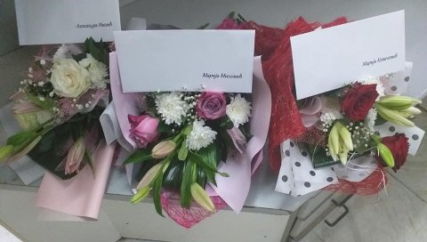 ДАРОВИ БОЖИЋНИМ БЕБАМА: Традиционална акција локалне самоуправе у Краљеву ДАРОВИ БОЖИЋНИМ БЕБАМА: Традиционална акција локалне самоуправе у Краљеву