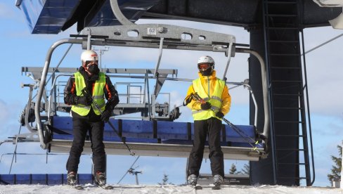 PRESELO IM SKIJANJE: Na Kopaoniku kontrola oduzima ski paseve svima koji neće da nose maske! PRESELO IM SKIJANJE: Na Kopaoniku kontrola oduzima ski paseve svima koji neće da nose maske!