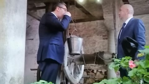 ЈЕДИНСТВЕНИ ПРИЗОРИ СА ХИЛАНДАРА: Приказан документарац о Вучићевој посети Светој Гори ЈЕДИНСТВЕНИ ПРИЗОРИ СА ХИЛАНДАРА: Приказан документарац о Вучићевој посети Светој Гори
