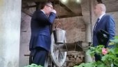 ЈЕДИНСТВЕНИ ПРИЗОРИ СА ХИЛАНДАРА: Приказан документарац о Вучићевој посети Светој Гори ЈЕДИНСТВЕНИ ПРИЗОРИ СА ХИЛАНДАРА: Приказан документарац о Вучићевој посети Светој Гори