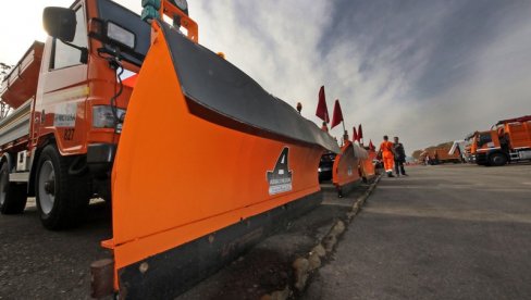 ЗИМСКА СЛУЖБА У ПРИПРАВНОСТИ: Екипе и механизација на терену, има довољно соли и ризле, апел возачима - не крећите на пут без преке потребе ЗИМСКА СЛУЖБА У ПРИПРАВНОСТИ: Екипе и механизација на терену, има довољно соли и ризле, апел возачима - не крећите на пут без преке потребе