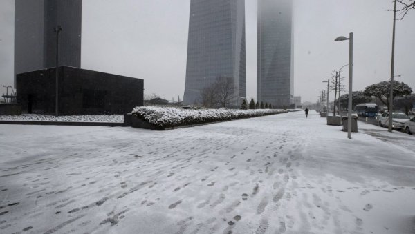 ШПАНИЈА НА УДАРУ ОЛУЈЕ ФИЛОМЕНА: Мадрид у стању приправности због обилних снежних падавина ШПАНИЈА НА УДАРУ ОЛУЈЕ ФИЛОМЕНА: Мадрид у стању приправности због обилних снежних падавина