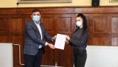 ПРОСЕК ДИЖЕ СТИПЕНДИЈЕ: Бијељина издваја новац за најбоље студенте (ФОТО) ПРОСЕК ДИЖЕ СТИПЕНДИЈЕ: Бијељина издваја новац за најбоље студенте (ФОТО)