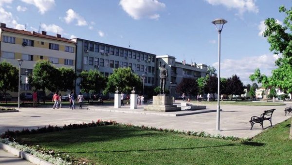 УБ ИЗНЕДРИО ВЕЛИКАНЕ: Српска варошица позната по значајним личностима УБ ИЗНЕДРИО ВЕЛИКАНЕ: Српска варошица позната по значајним личностима