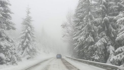 NA SNEG UDARA LEDENA KIŠA: Meteorolozi upozoravaju da se danas i sutra očekuju obilne padavine, poseban oprez potreban na jugu zemlje NA SNEG UDARA LEDENA KIŠA: Meteorolozi upozoravaju da se danas i sutra očekuju obilne padavine, poseban oprez potreban na jugu zemlje