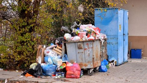 U SMEĆU ZAVRŠI OKO 50.000 TONA HRANE: Najviše se baca tokom praznika U SMEĆU ZAVRŠI OKO 50.000 TONA HRANE: Najviše se baca tokom praznika