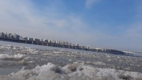 ЛЕДЕНИ ТАЛАС У ЈУЖНОЈ КОРЕЈИ: Залеђена река Хан у Сеулу (ФОТО+ВИДЕО) ЛЕДЕНИ ТАЛАС У ЈУЖНОЈ КОРЕЈИ: Залеђена река Хан у Сеулу (ФОТО+ВИДЕО)
