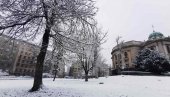 RHMZ IZDAO UPOZORENJE ZBOG KOLIČINE PADAVINA: U Beogradu pao prvi sneg (FOTO) RHMZ IZDAO UPOZORENJE ZBOG KOLIČINE PADAVINA: U Beogradu pao prvi sneg (FOTO)