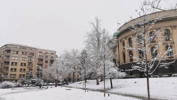 АПРИЛСКИ СНЕГ У БЕОГРАДУ НЕ ТРЕБА ДА НАС ЧУДИ: Ово су сви метеоролошки рекорди у престоници АПРИЛСКИ СНЕГ У БЕОГРАДУ НЕ ТРЕБА ДА НАС ЧУДИ: Ово су сви метеоролошки рекорди у престоници