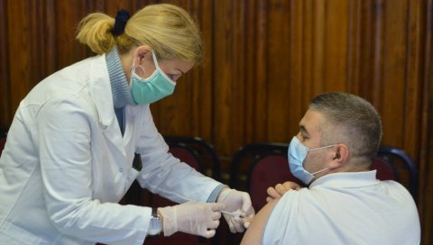 НАЈВИШЕ ГРАЂАНА СЕ ПРИЈАВИЛО ЗА РУСКУ ВАКЦИНУ: Ситуација са Фајзеровом уједначена, али је Спутњик Ве ипак траженији НАЈВИШЕ ГРАЂАНА СЕ ПРИЈАВИЛО ЗА РУСКУ ВАКЦИНУ: Ситуација са Фајзеровом уједначена, али је Спутњик Ве ипак траженији