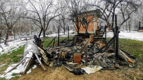 КУЋА ПОТПУНО ИЗГОРЕЛА: Прва слика након стравичног пожара у Раљи КУЋА ПОТПУНО ИЗГОРЕЛА: Прва слика након стравичног пожара у Раљи