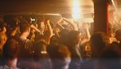 РАСТУРЕНА ЈОШ ЈЕДНА КОРОНА ЖУРКА: Комунална полиција затекла 15 људи у кафићу на Врачару РАСТУРЕНА ЈОШ ЈЕДНА КОРОНА ЖУРКА: Комунална полиција затекла 15 људи у кафићу на Врачару