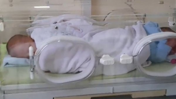 НАЈЛЕПШИ СНИМАК ИЗ ГРАЧАНИЦЕ: Породилиште пуно, у новој години рођено 12 беба! (ВИДЕО) НАЈЛЕПШИ СНИМАК ИЗ ГРАЧАНИЦЕ: Породилиште пуно, у новој години рођено 12 беба! (ВИДЕО)