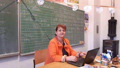 ПОЛА СА ОВЦАМА, ПОЛА СА ЂАЦИМА: Лидија Траиловић из Доброг Поља крај Бољевца поделила дан на два занимања ПОЛА СА ОВЦАМА, ПОЛА СА ЂАЦИМА: Лидија Траиловић из Доброг Поља крај Бољевца поделила дан на два занимања