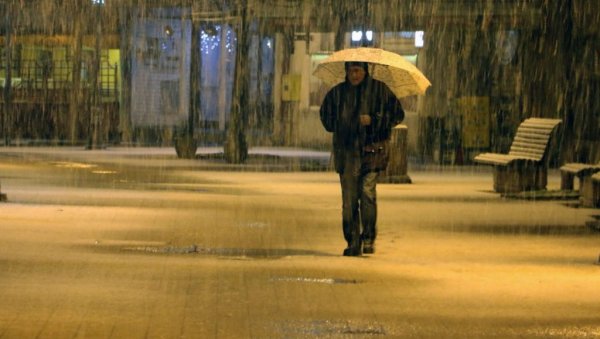 НЕМА ПРОБЛЕМА СА СНЕГОМ У СМЕДЕРЕВУ: Бацају со по свим важнијим улицама, због минуса дуже грејање НЕМА ПРОБЛЕМА СА СНЕГОМ У СМЕДЕРЕВУ: Бацају со по свим важнијим улицама, због минуса дуже грејање