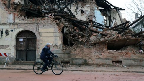 ПЕТРИЊА ЋЕ ПОЛАКО УМИРАТИ: Градоначелник љут на државу, све иде превише споро ПЕТРИЊА ЋЕ ПОЛАКО УМИРАТИ: Градоначелник љут на државу, све иде превише споро
